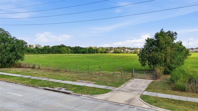Gillpkwy, Baytown, TX 77523