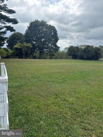 1026 Fairview Dr, Berkeley Springs, WV 25411