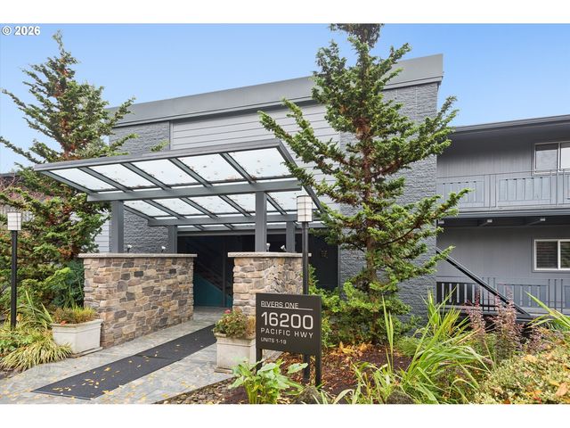 16200 Pacific Hwy #4, Lake Oswego, OR 97034