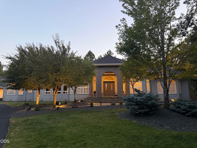 3729 NW Summerfield Rd, Bend, OR 97701