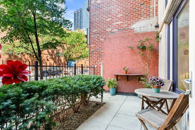 350 W  53rd St #Townhouse G, New York, NY 10019