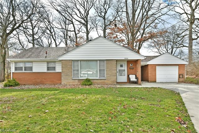 2235 Thurber Ln, Youngstown, OH 44509