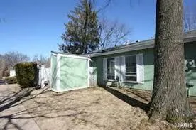 2452 Forest Shadows Dr, Saint Louis, MO 63136