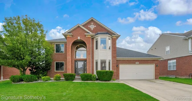 50388 Nantwich Dr, Macomb, MI 48044