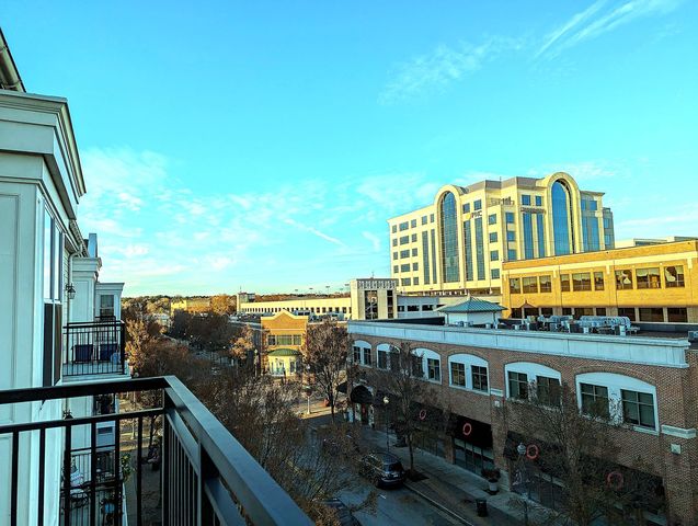 670 Town Center Dr #408, Newport News, VA 23606