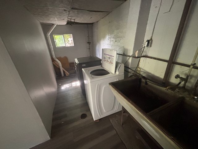 998 Chartiers Ave, Carnegie, PA 15106