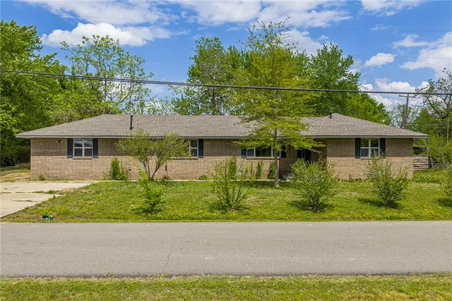 608 W  Line St, Dyer, AR 72935