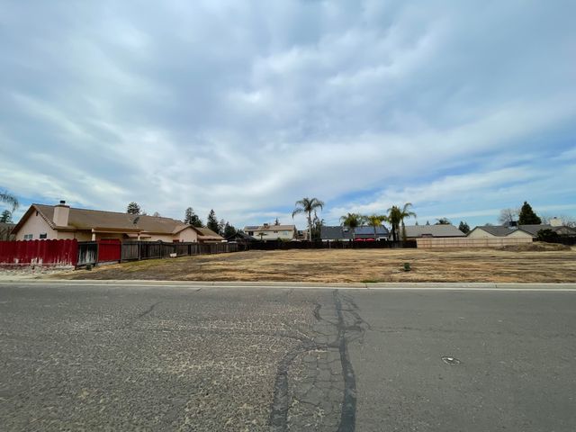 668 Fisher Drive, Exeter, CA 93221