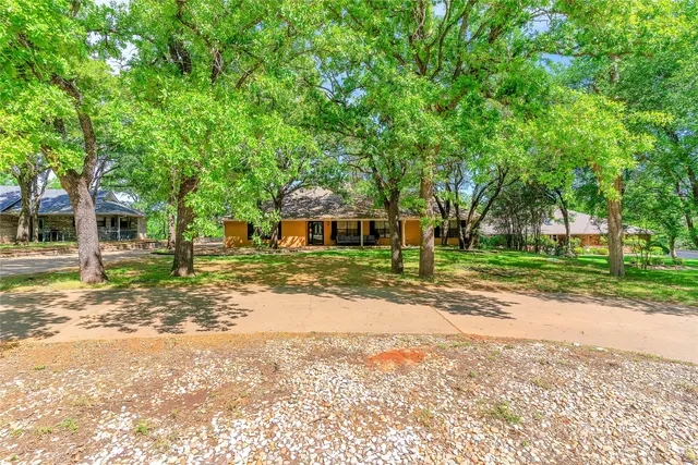 6212 Westover Dr, Granbury, TX 76049