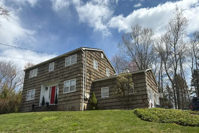 678 Rollingwood Way, Valley Cottage, NY 10989