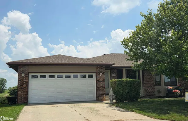 822 Amy Cir, Carroll, IA 51401