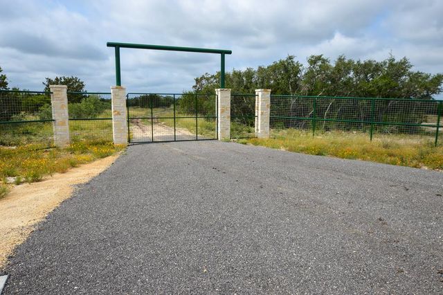 253 El Rincon Rd, Mountain Home, TX 78058