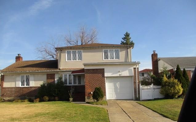 27 Caroline Avenue, Elmont, NY 11003