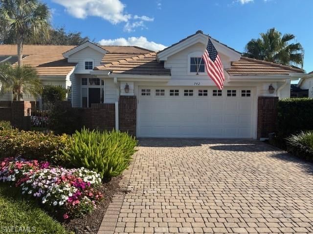 742 Glendevon DR, Naples, FL 34105