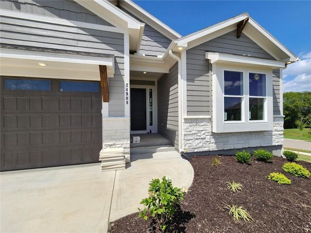 24908 W  145th St, Olathe, KS 66061