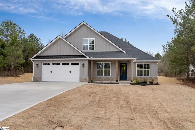 281 Pine Hills Rd, Woodruff, SC 29388