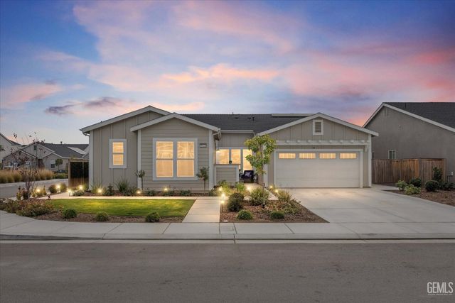 9413 Hill Springs Ln, Shafter, CA 93263