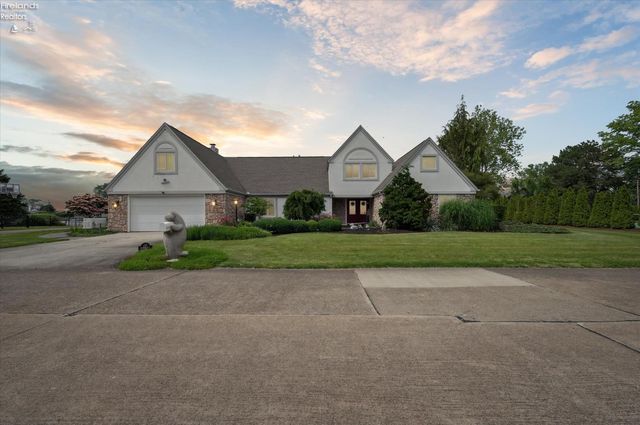 129 Bay Shore Dr, Sandusky, OH 44870