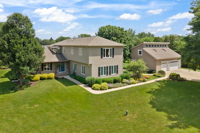 9N859 Channel Ct, Elgin, IL 60124