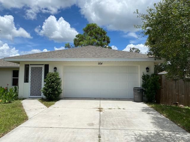 924 Euclid Rd, Venice, FL 34293