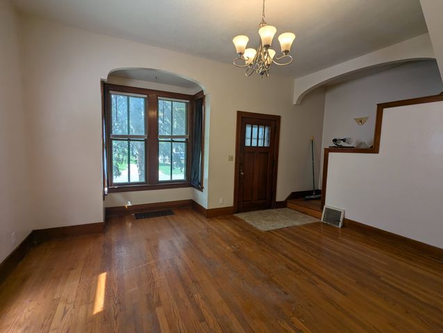 2923 Castelar St, Omaha, NE 68105