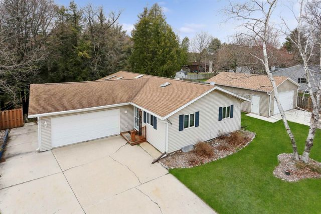 3518 Columbus St, Two Rivers, WI 54241