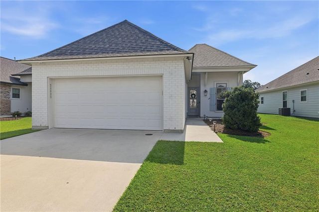 28032 Olympia Ln, Denham Springs, LA 70726