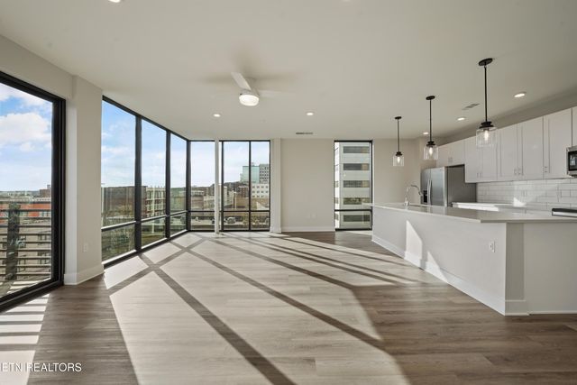 327 W  Summit Hill Dr #614, Knoxville, TN 37902