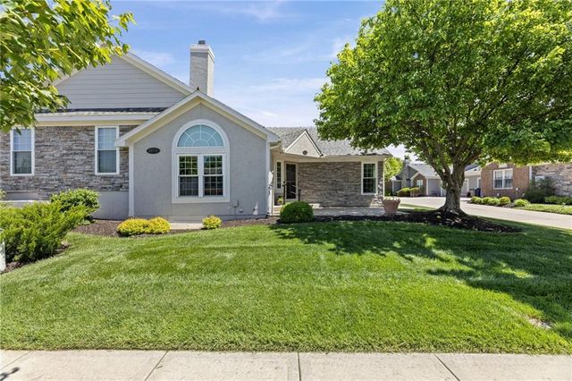 12001 S  Tallgrass Dr #201, Olathe, KS 66061