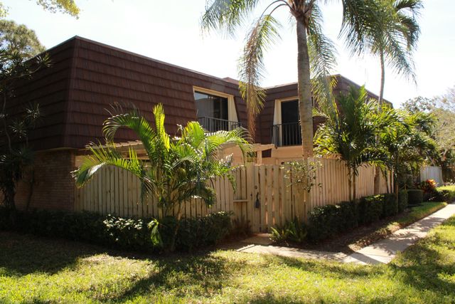 716 7th Ln, Palm Beach Gardens, FL 33418