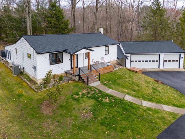 7329 Saint Peters Rd, Macungie, PA 18062