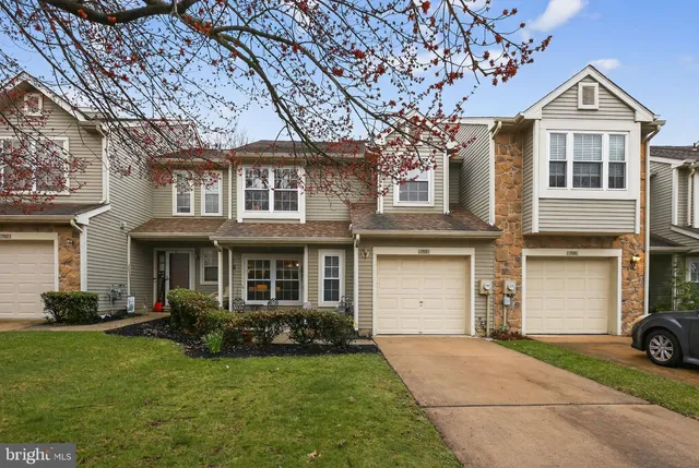 703 Masters Dr, Blackwood, NJ 08012