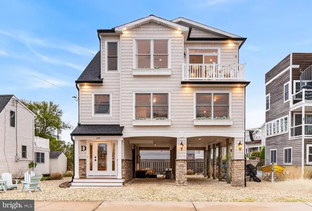 118 W  Delaware Ave, Brant Beach, NJ 08008