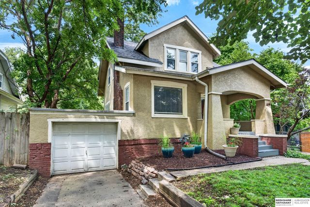 3136 N  58th St, Omaha, NE 68104