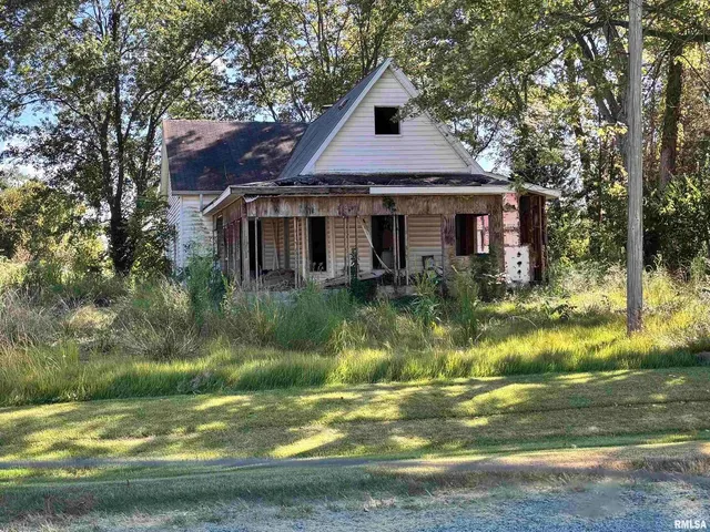 145 W  North Ave, Claremont, IL 62421