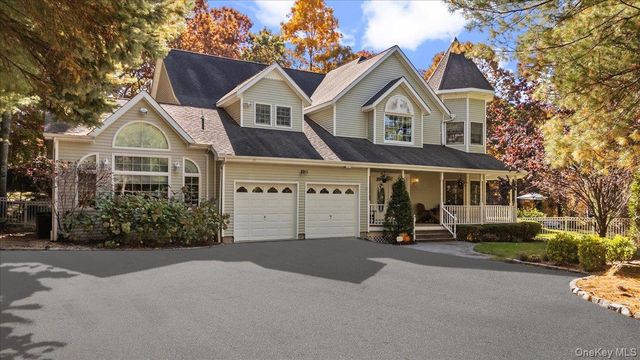 1040 Washington Avenue, Plainview, NY 11803