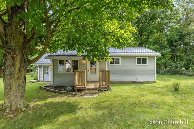170 Saint Johns St, Freeport, MI 49325