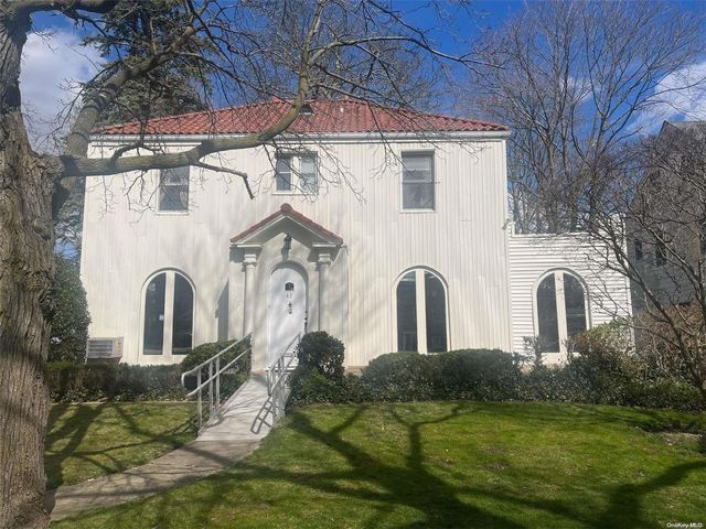 42 Lord Avenue, Lawrence, NY 11559
