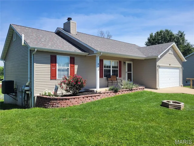 802 Big Red Ct, Warrenton, MO 63383