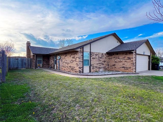 1609 Willow Brook St, Moore, OK 73160