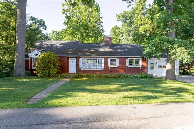 516 Oak Hill Dr, Grove City, PA 16127