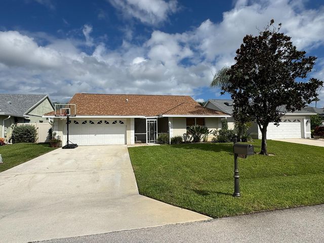 12872 Meadowbend Dr, Wellington, FL 33414