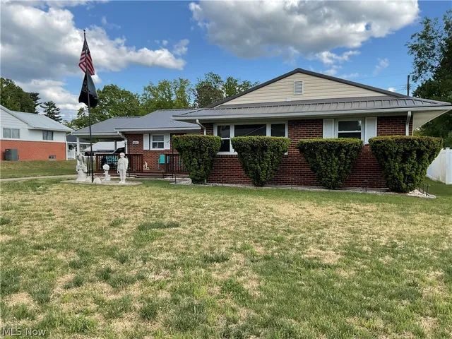 800 Boso Ave, Ravenswood, WV 26164