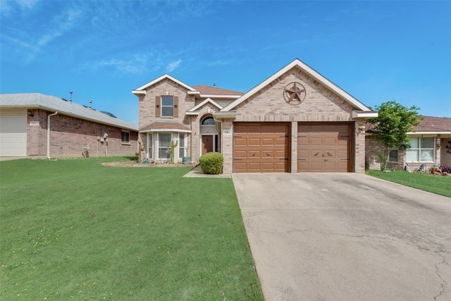 908 Rustic Dr, Fort Worth, TX 76179