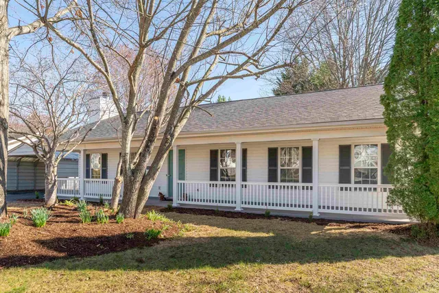 41 Ashburn Ln, Waynesboro, VA 22980