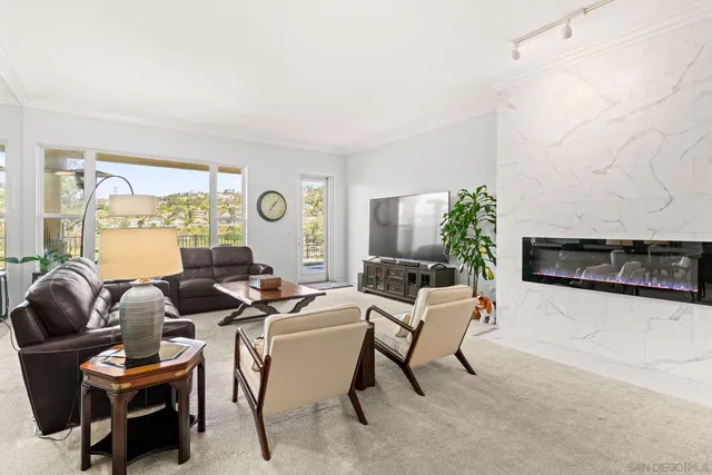 2534 Navarra Dr #B, Carlsbad, CA 92009