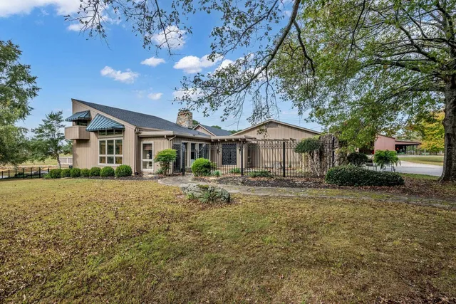 1811 County Road 1301, Vinemont, AL 35179