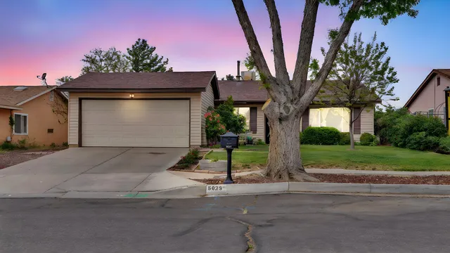 5625 Chimayo Dr NW, Albuquerque, NM 87120