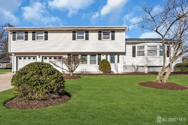 1463 Pawnee Rd, North Brunswick, NJ 08902