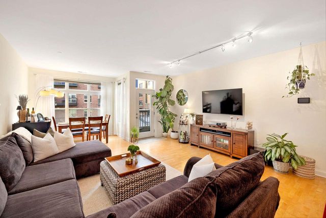 1915 N Water STREET #400, Milwaukee, WI 53202